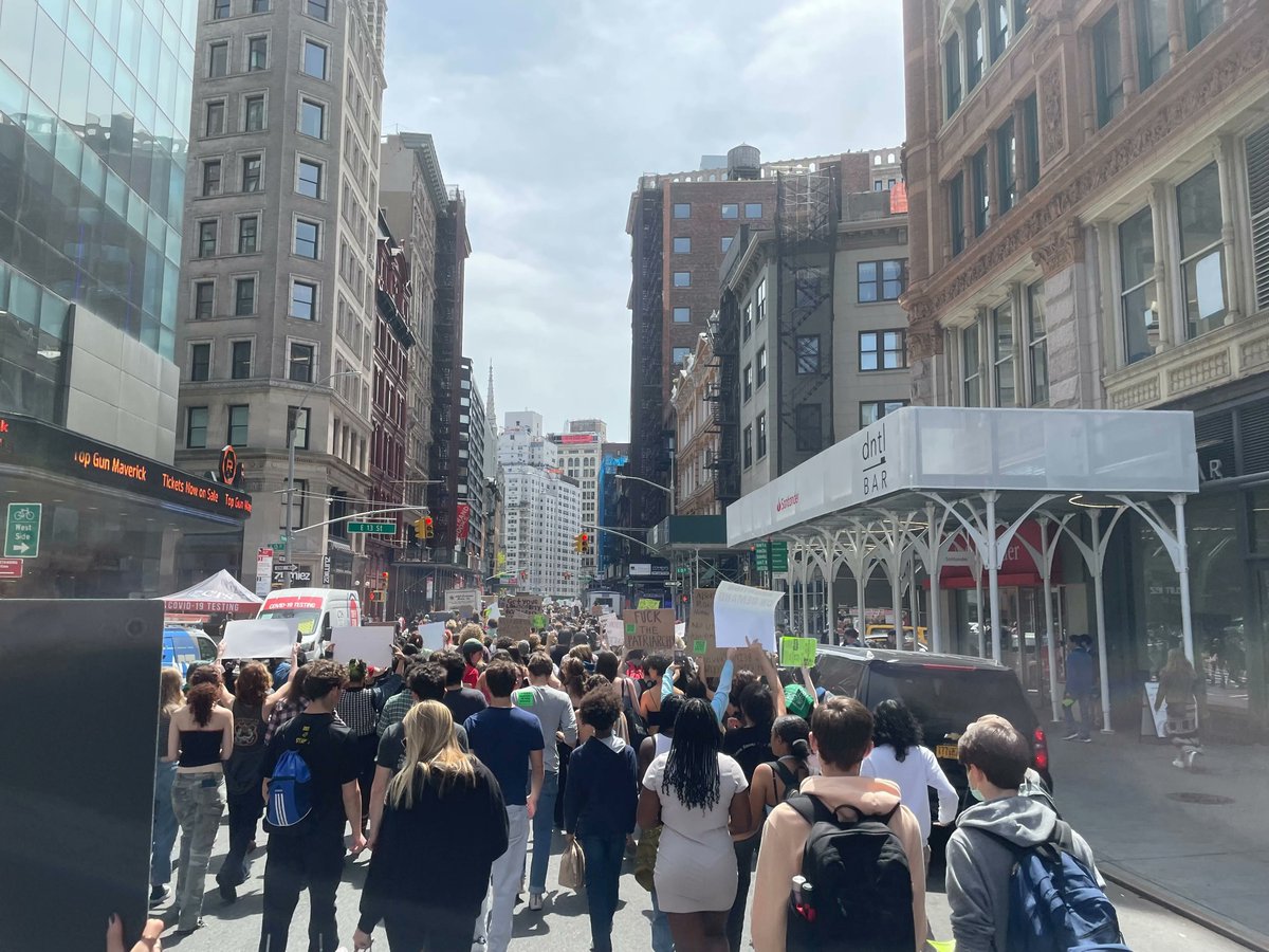 communistsus's tweet photo. Socialist Revolution out in the streets to fight for the right to abortion as part of free quality healthcare for all! Pictures of comrades in Philly, NYC, and Louisville KY. An injury to one is an injury to all! @IMTLouisville @nycimt @IMTPhilly https://t.co/KwRabgcK0t