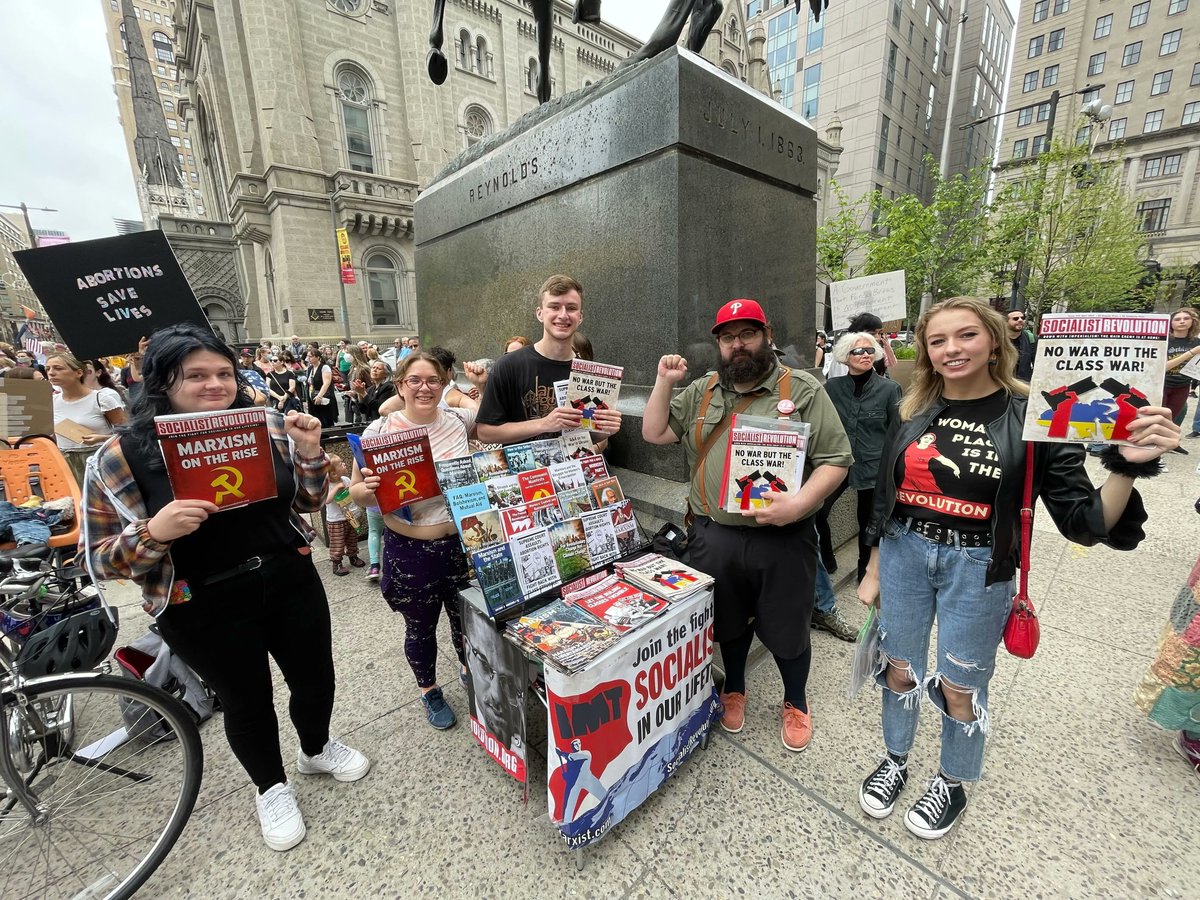 communistsus's tweet photo. Socialist Revolution out in the streets to fight for the right to abortion as part of free quality healthcare for all! Pictures of comrades in Philly, NYC, and Louisville KY. An injury to one is an injury to all! @IMTLouisville @nycimt @IMTPhilly https://t.co/KwRabgcK0t