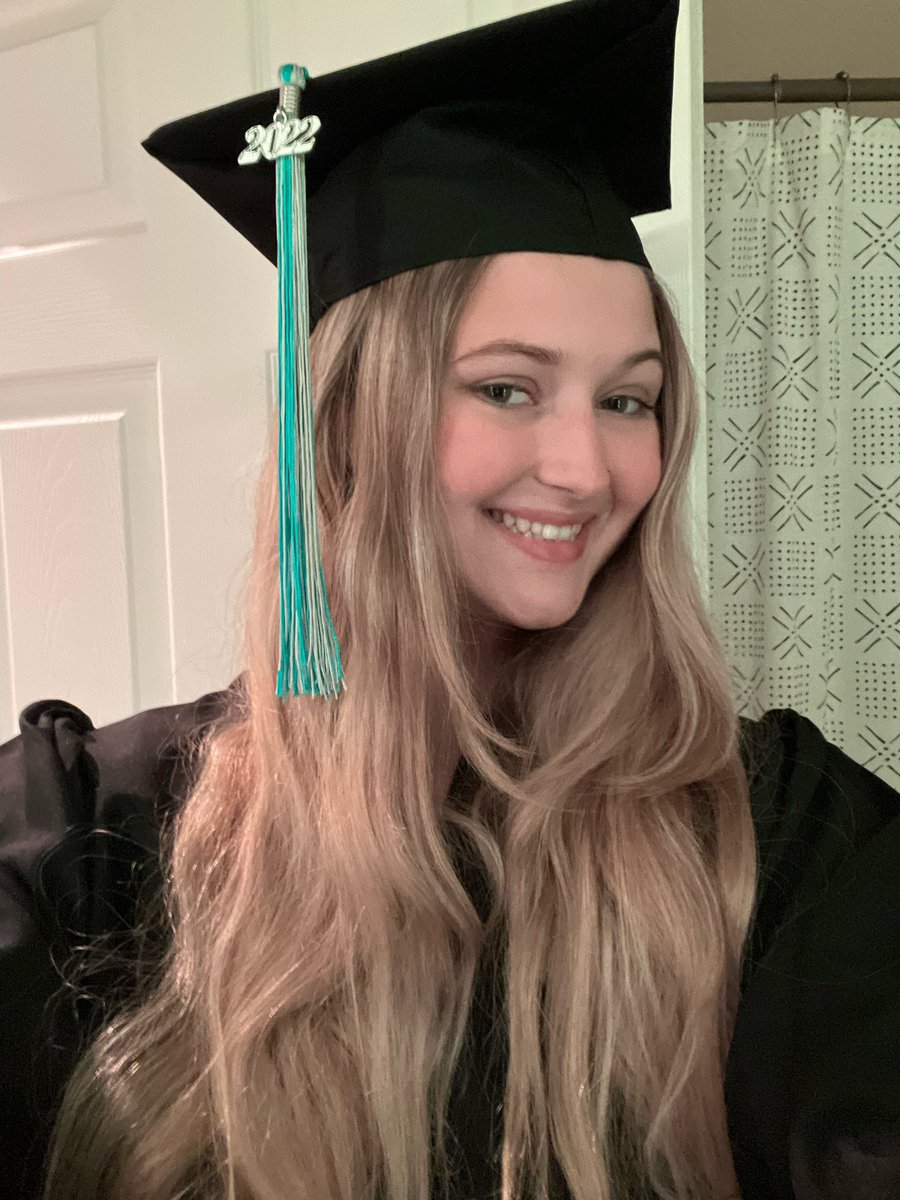 JoJackson80's tweet photo. So proud of you Taylor Paige!! Congratulations!! We love you - Mom, Brandon, Tyler &amp; Triplets!!! #PolkGrad22 https://t.co/jWJ69lzSYD