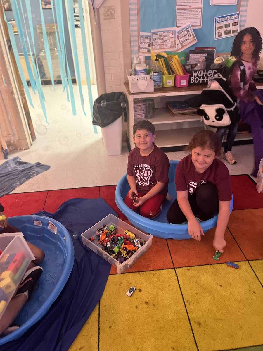 Jennife60345942's tweet photo. When it’s raining outside we have a beach day inside ! #sharkweek #beachday #funinsecond @WFISDschools @Cunningham4100 https://t.co/8K88dCKWmi