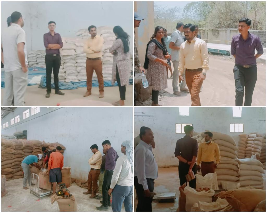 dsobhavnagar's tweet photo. ગુજરાત રાજ્ય નાગરિક પુરવઠા નિગમના ગારિયાધાર તાલુકાના ગોડાઉનની મામલતદારશ્રી સાથે આકસ્મિક મુલાકાત લીધેલ અને જાહેર વિતરણ વ્યવસ્થા સુદ્રઢ બનાવવા ગોડાઉન મેનેજરશ્રીને જરૂરી સૂચનો આપેલ..@Collectorbhav @tmdholakia https://t.co/qZ6YO4Whi3