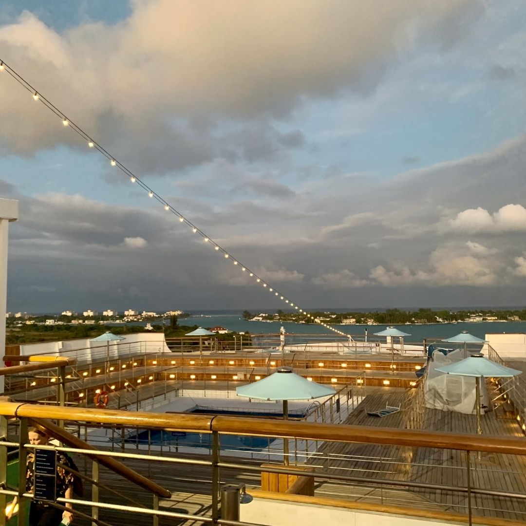 Imagine yourself with a tropical drink in hand, relaxing in the jacuzzi while watching the sunset at sea. 

Life’s better onboard <a href="/MvilleAtSea/">MargaritavilleAtSea</a>. 🍹 🌅