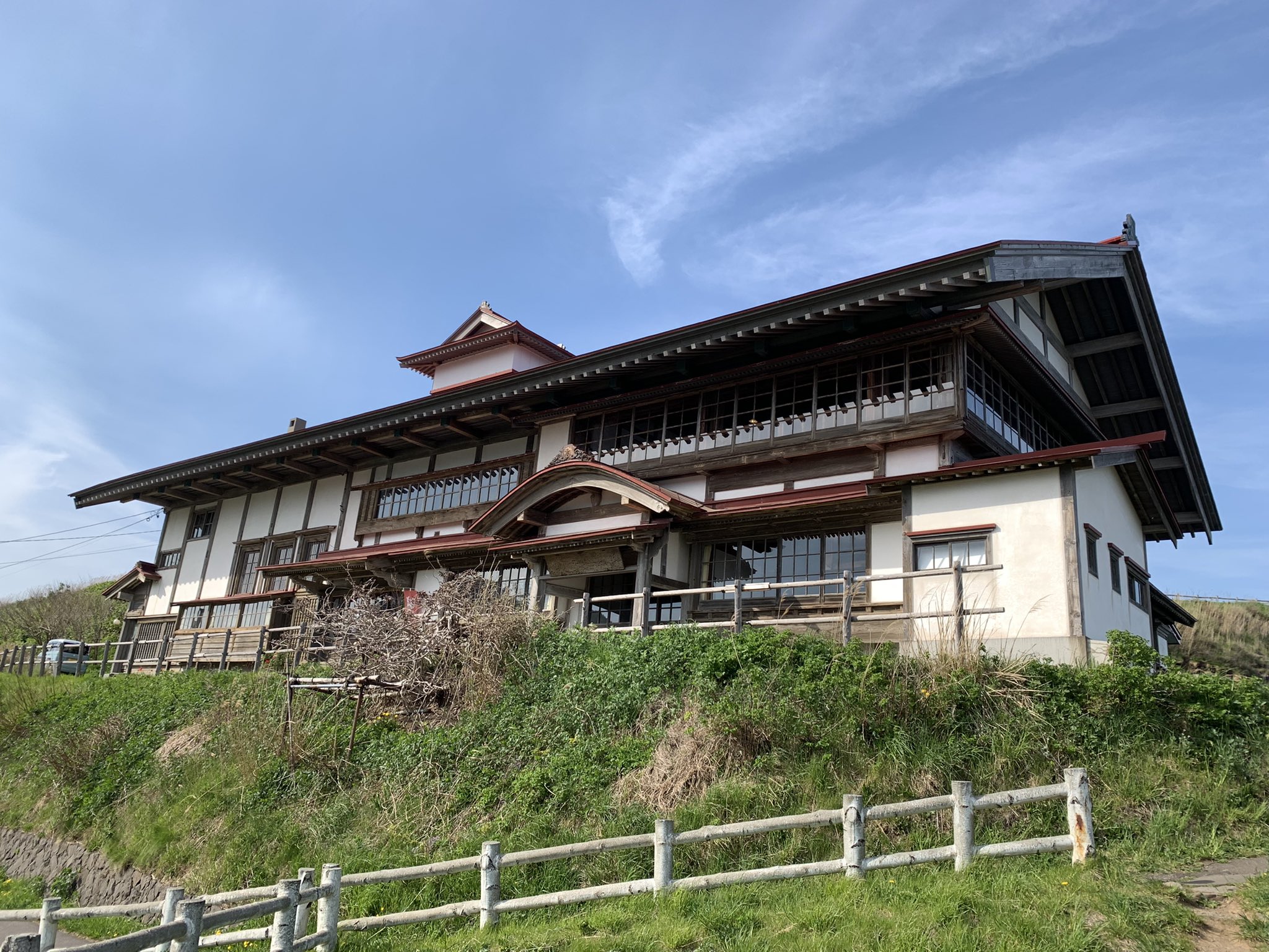 旅大仏 Auf Twitter 北海道旅振り返り ゴールデンカムイに登場する場所やモデルになってる建物を見てきたのでそのまとめ 小樽市鰊御殿 入館料300円 親方の鰊御殿の外観モデル 元々は西積丹にあった鰊御殿を移築したもの 中にはニシン漁の資料展示 隠し部屋 旅大仏 Auf Twitter 北海道旅振り返り ゴールデンカムイに登場する場所やモデルになってる建物を見てきたのでそのまとめ 小樽市鰊御殿 入館料300円 親方の鰊御殿の外観モデル 元々は西積丹にあった鰊御殿を移築したもの 中にはニシン漁の資料展示 隠し部屋