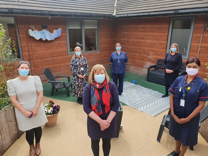A very happy first birthday to our mother and baby unit in Tonna Hospital which celebrated with a visit from the Deputy Minister for Mental Health and Wellbeing, Lynne Neagle. Our amazing staff have helped so many new families over the past 12 months. sbuhb.nhs.wales/news/swansea-b…