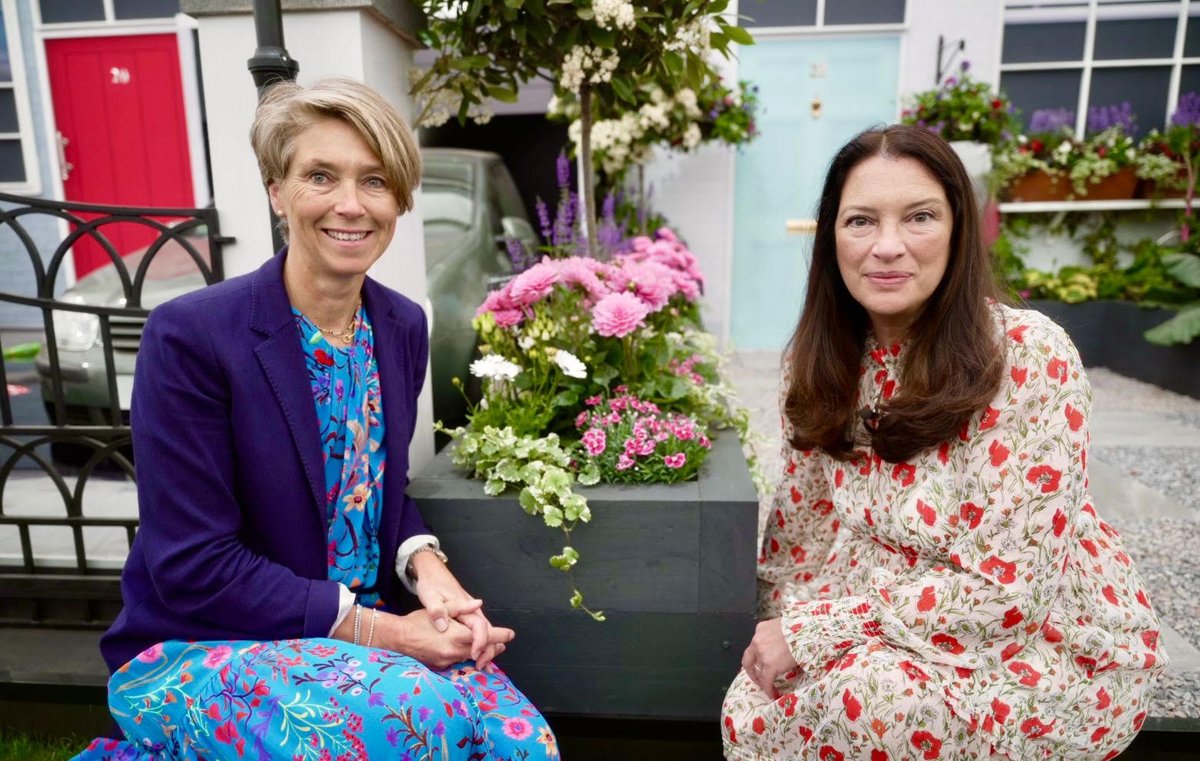 whetmanpinks's tweet photo. Our new Dianthus Electric Dreams® will feature on BBC 2 tonight at 8pm. Our director Fiona has met with Rachel De Thame ahead of tonight’s show.

#WhetmanInternational #RHSChelsea #DianthusElectricDreams #Dianthus #Whetmanpinks #Shortlisted #Londonfirebrigade https://t.co/8vXuchgdfp