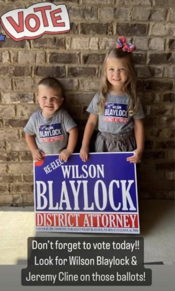 CarolFetters's tweet photo. Sophia and Rory say “say vote for Daddy and Wilson Blaylock”. #welovejustice #welovedaddy #welovewilson https://t.co/47YfhbjipX