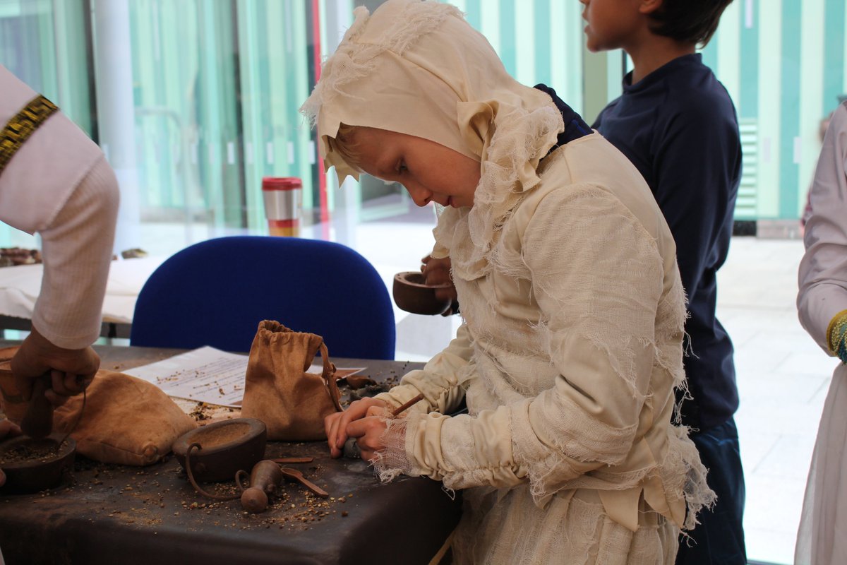 Brentwood_Prep's tweet photo. Year 3 had a fantastic Egyptian Day with @HistOffThePage and with amazing costumes from all, they were ready! Pupils visited each station and took part in various tasks to help the Egyptian city from making signs with hieroglyphics to making clay pots. 👏

#HistoryOffThePage https://t.co/2yTdimSQnf