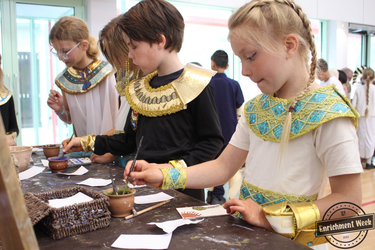 Brentwood_Prep's tweet photo. Year 3 had a fantastic Egyptian Day with @HistOffThePage and with amazing costumes from all, they were ready! Pupils visited each station and took part in various tasks to help the Egyptian city from making signs with hieroglyphics to making clay pots. 👏

#HistoryOffThePage https://t.co/2yTdimSQnf