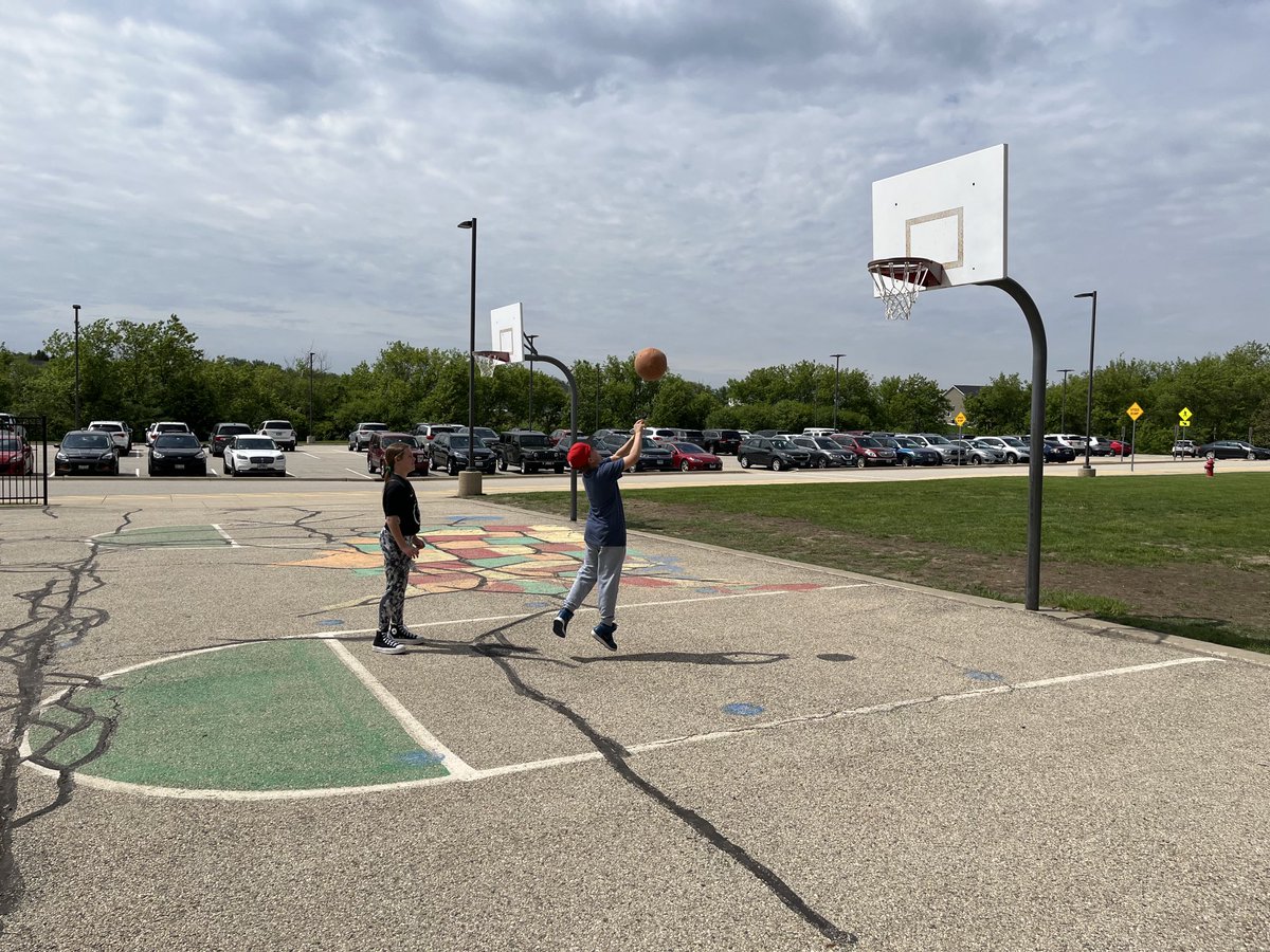 Extra Recess because we EARNED IT with responsible and respectful choices. #filledourhorseshoe #joyfuljourney #4daysleft