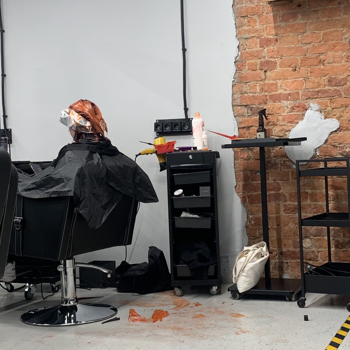 ansty_jay's tweet photo. Today I'm in a creative stream, color lawlessness 

#hair #colorhair #redhair #hairstyle #work #life https://t.co/H1ACGP2IhH