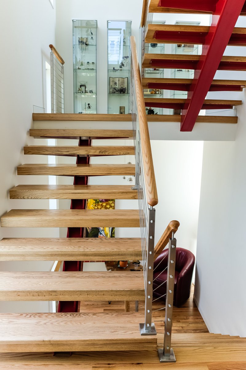 Open riser + cable handrail = #modernstairs. Southern Staircase has the know-how and skills to design, build and install whatever stairs you can imagine for the homes you are building. Contact our expert team today to discuss how we can bring your #stairs to life.