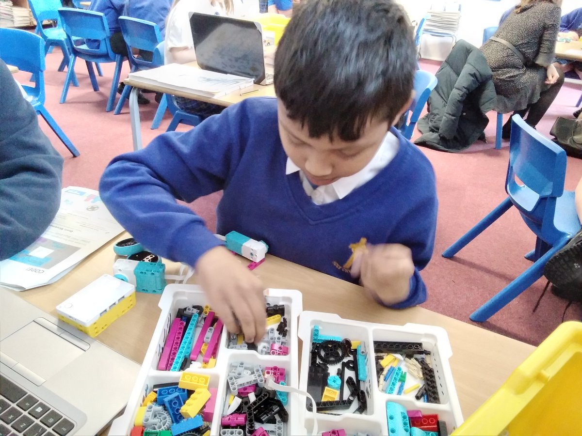 CreativeHutEdu's tweet photo. Another fantastic day at @holycrosssthel1 !🤖

The kids in year 5 have had a super day today, working collaboratively to get our robots moving! It brings us so much joy seeing the students enjoy learning a complex subject with the help of creative play.

@StHelensChamber https://t.co/a12OHjhQZR