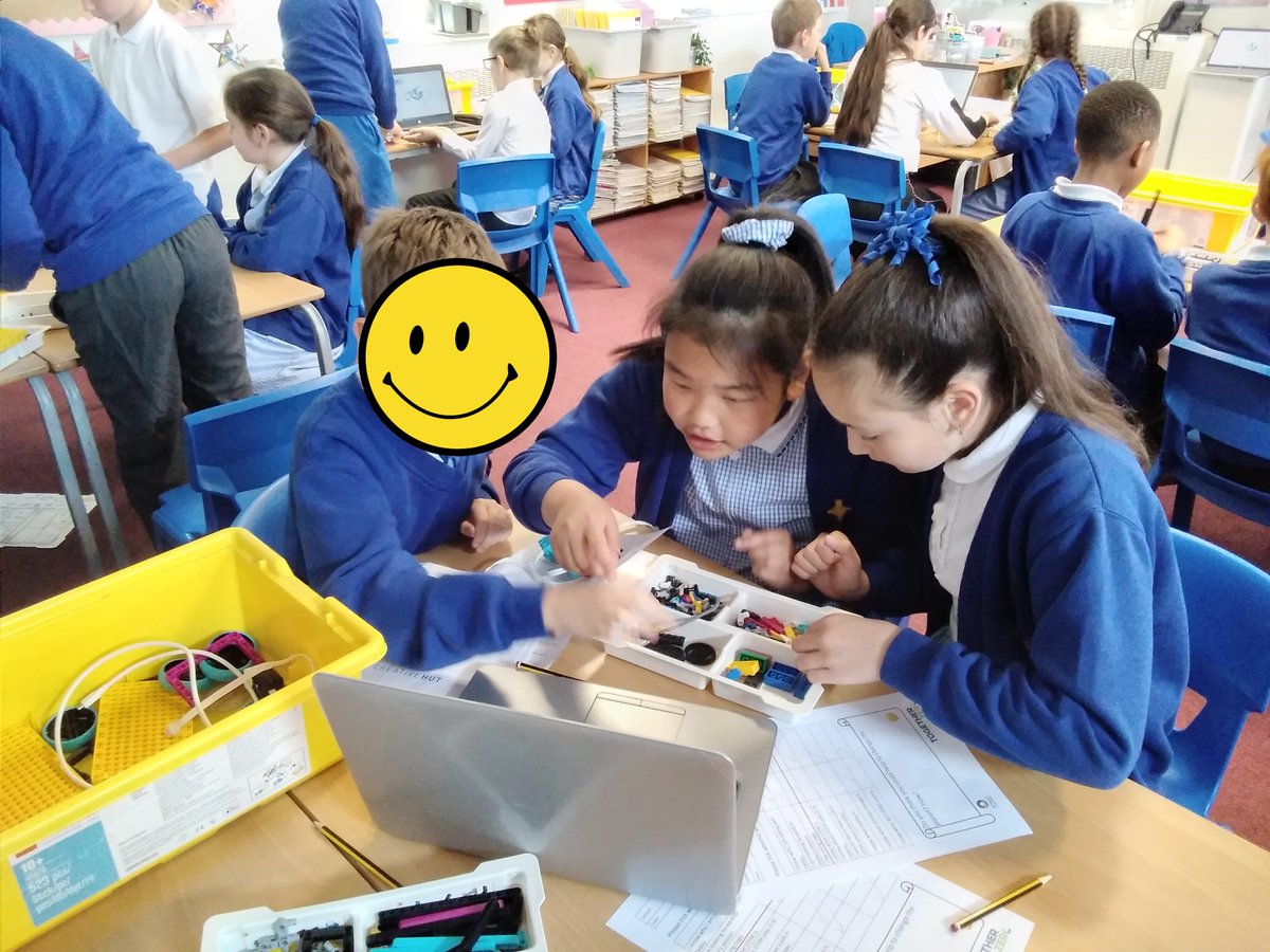 CreativeHutEdu's tweet photo. Another fantastic day at @holycrosssthel1 !🤖

The kids in year 5 have had a super day today, working collaboratively to get our robots moving! It brings us so much joy seeing the students enjoy learning a complex subject with the help of creative play.

@StHelensChamber https://t.co/a12OHjhQZR