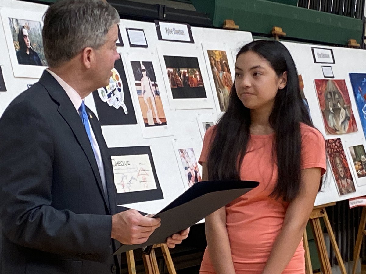 CPS_VisualArts's tweet image. Thank you to Senator Timilty for visiting the Spring Art Show and presenting this year’s Scholastic Art &amp;amp; Writing winners with Citation certificates to honor their achievements.