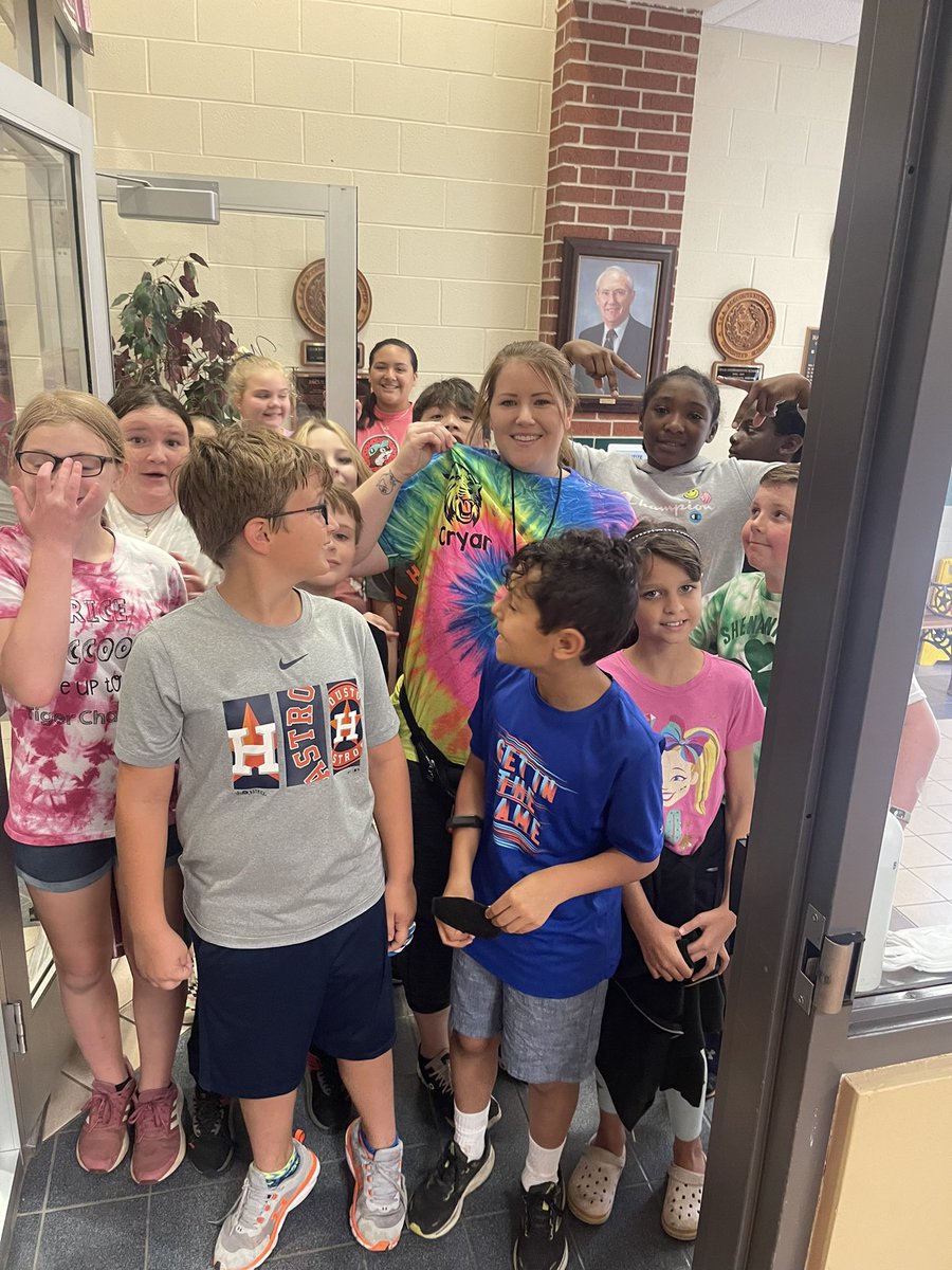 MrsBicklesClass's tweet photo. Field day #CryarROF22 https://t.co/HIRjqSZ2Do