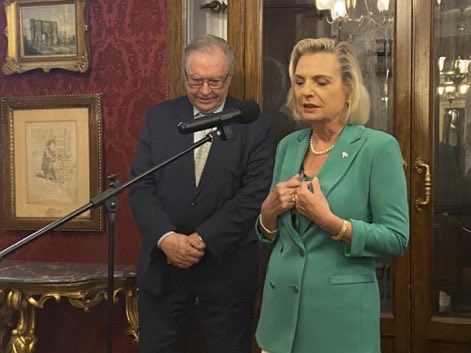 Anna_M_Anders's tweet photo. Rome 🇮🇹. Today at the famous #CaffeGreco on #viaCondotti. with 🇵🇱 film director/producer #KrzysztofZanussi, I was thrilled to announce that a memento to #GeneralAnders will join the cafe’s incredible, historic memorabilia @PolandMFA @kultura_gov_pl https://t.co/tSXmfjvf2Z