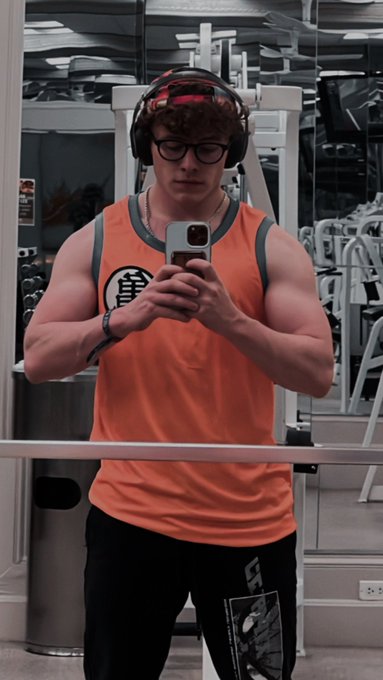 Post pump arm day :) https://t.co/Zg1wGAVwuA