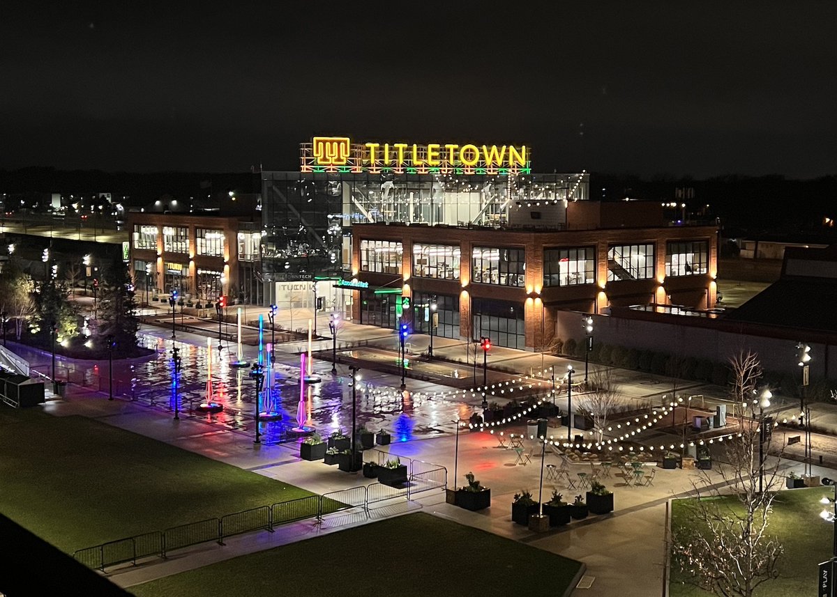 onmilwaukee's tweet photo. Our Lori Fredrich's recent weekend in Green Bay included a stay at @LodgeKohler, @HinterlandBeer in @Titletown, the area's first craft distillery, a day trip to De Pere & more. One Tank Getaway: Art, eats & more in @GreenBayWis #onetankgetaway https://t.co/5pIK8hUdb3 https://t.co/jpqfmHWWZ5