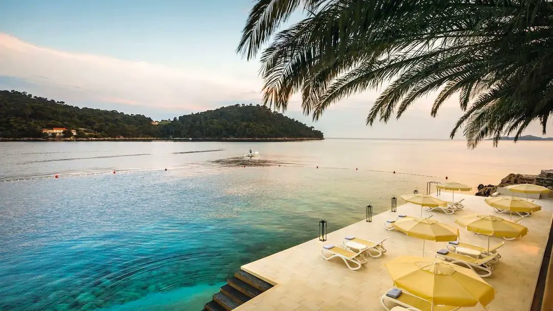 thetravelscoop's tweet photo. Stunning #Croatia #islandescape with #privatebeach &amp; #seaviewroom → https://t.co/H5dvtINyLE ⛱

4★ hotel in a sleepy #Croatian village w/incredible #bayviews ⛵️ 7 nights incl. half-board &amp; flights from £582pp🍹 Car hire🚗 #travelscoop #TravelTuesday #LuxuryTravel #LuxuryHotel https://t.co/O6icGS8U6h