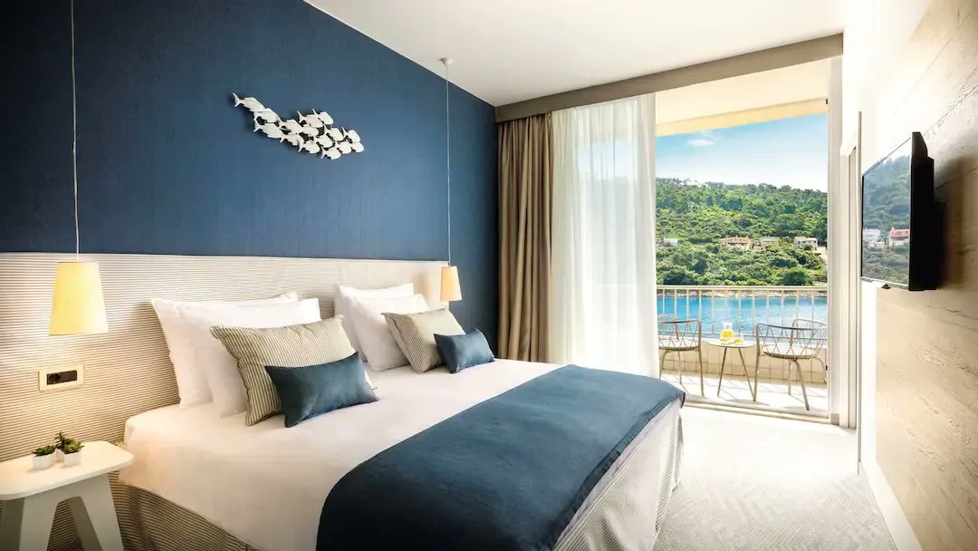 thetravelscoop's tweet photo. Stunning #Croatia #islandescape with #privatebeach &amp; #seaviewroom → https://t.co/H5dvtINyLE ⛱

4★ hotel in a sleepy #Croatian village w/incredible #bayviews ⛵️ 7 nights incl. half-board &amp; flights from £582pp🍹 Car hire🚗 #travelscoop #TravelTuesday #LuxuryTravel #LuxuryHotel https://t.co/O6icGS8U6h