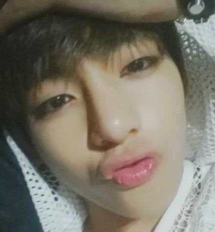 rotaevv's tweet photo. #태태충전 #귀여운_김태형_대회 
#뷔사랑해대회
 #태태충전
 #귀여운_김태형_대회

يستحق الافضل https://t.co/PgfctKtwwn