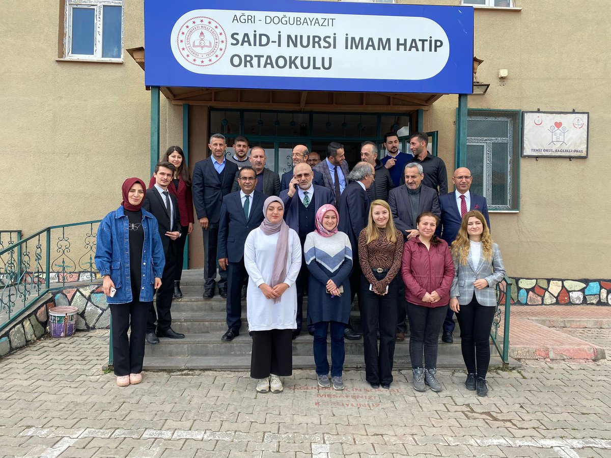 mutluysmn's tweet photo. Din Öğretimi Genel Müdürümüz ve Daire Başkanımız ile ilçemizdeki okullarımızı ve tarihi yapımız İshakpaşa sarayını gezdik. https://t.co/24mk6hVTaB