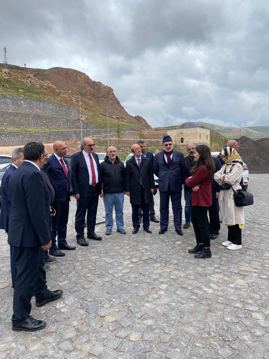 mutluysmn's tweet photo. Din Öğretimi Genel Müdürümüz ve Daire Başkanımız ile ilçemizdeki okullarımızı ve tarihi yapımız İshakpaşa sarayını gezdik. https://t.co/24mk6hVTaB
