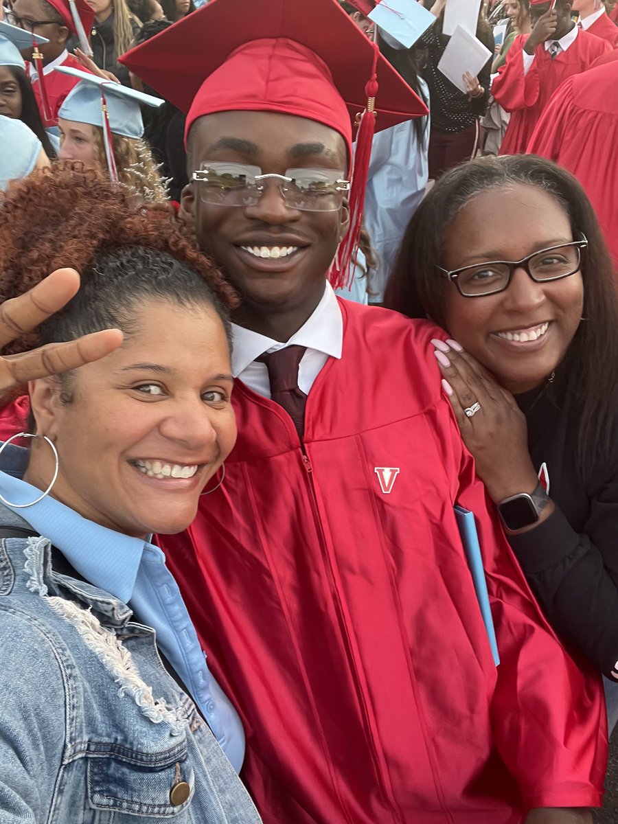 VASJ_TF's tweet photo. Congratulations to our XC and Track &amp; Field graduating seniors class of 2022!!! Best wishes to you all in the next chapter!! https://t.co/TjcR7VgB1X