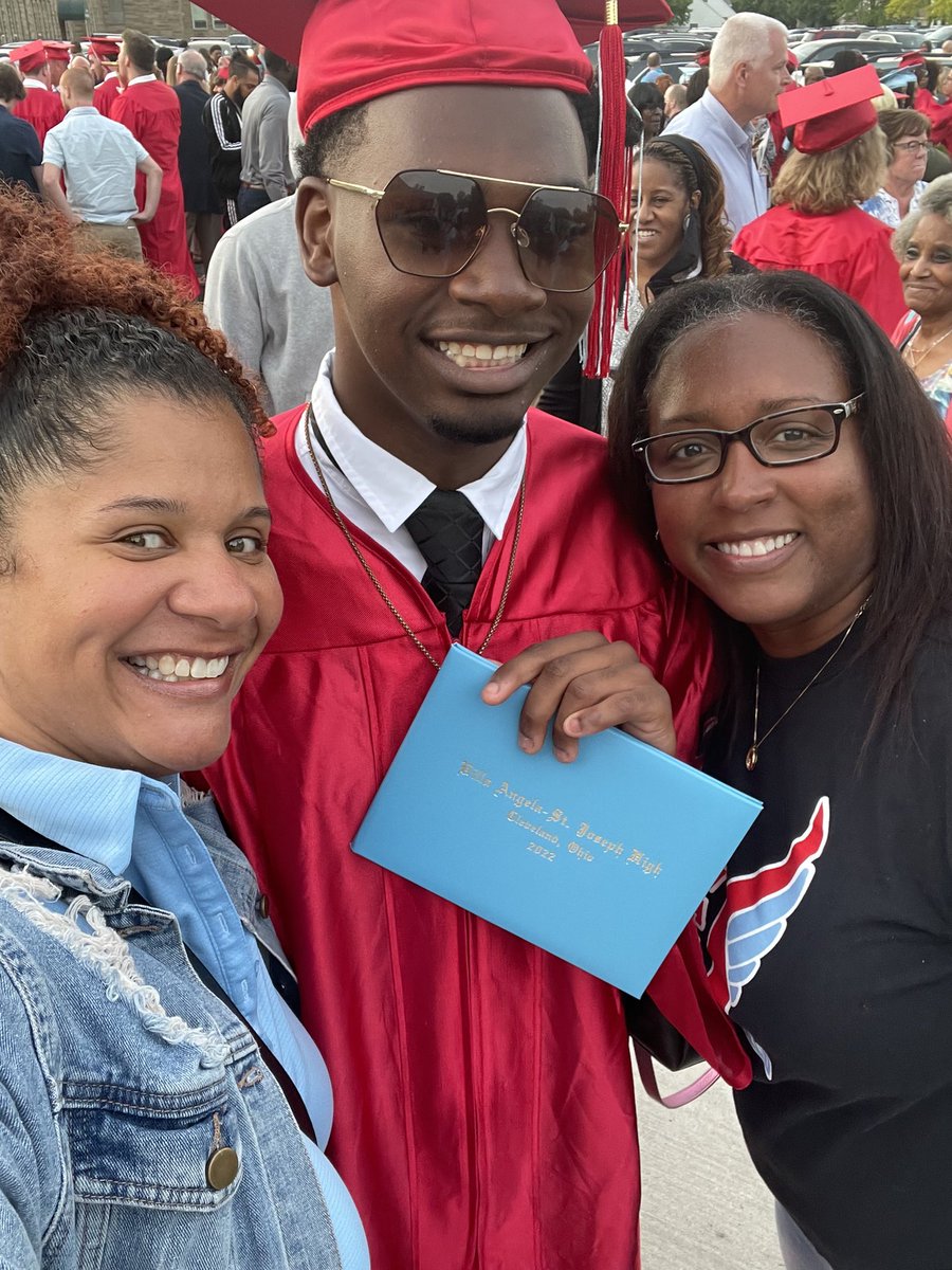 VASJ_TF's tweet photo. Congratulations to our XC and Track &amp; Field graduating seniors class of 2022!!! Best wishes to you all in the next chapter!! https://t.co/TjcR7VgB1X