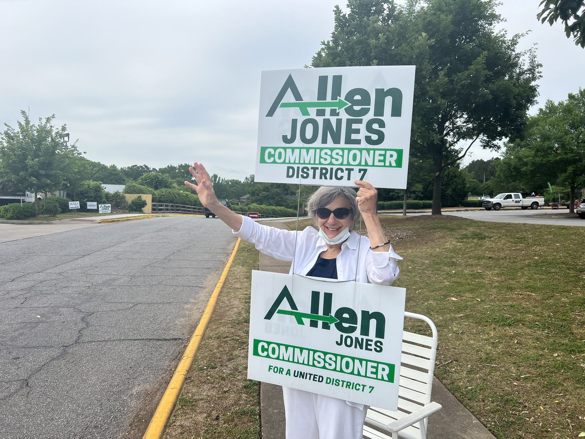 Allenfor7's tweet photo. We are in need of more sign wavers asap at our district 7 precincts! If you can help, text 706-410-6572! 

@ClarkeDems https://t.co/0ccb6Ye7dT