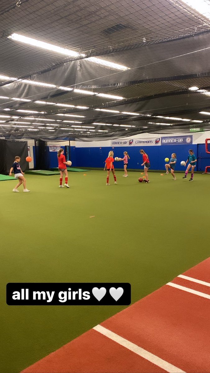 ellakate04's tweet photo. watching these girls learn and grow makes my heart so happy🤍🤍🤍 #futuredragons🐉🐉 https://t.co/J0U5xFAa5a