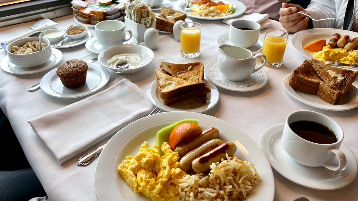AndreasWiede's tweet photo. Getting closer to the Rockies on board @VIA_Rail’s “Canadian” 🇨🇦. We travel on #CN tracks: #CanadianNational used to run their #SuperContinental here some decades ago. The “Transcontinental” is the most popular choice for breakfast in the @_DiningCar. https://t.co/pApAFvE8y8
