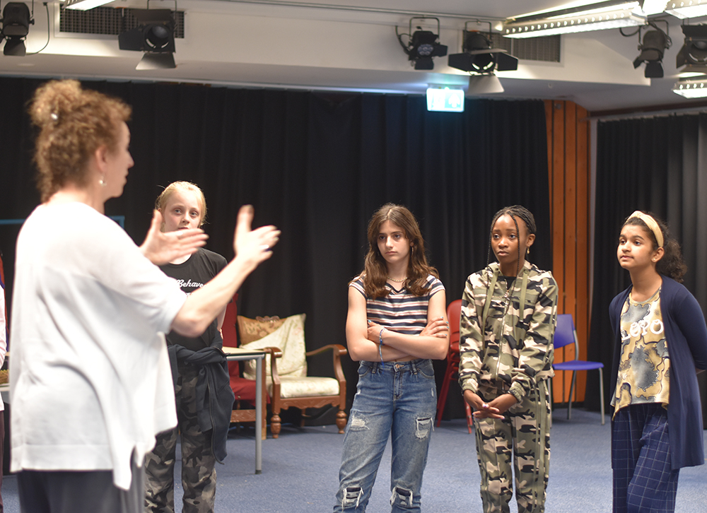 ishthehaguenl's tweet photo. Yesterday, theatre star, Kim Ismay gave an intimate Les Miserables workshop to staff & students, teaching them the power of moving as a group. Thank you @kimismay! It was inspirational! #scenesfromISH #kimismay #lesmiserables #attheendoftheday #inspiredthespians #artsish https://t.co/TFdMRaHiaR