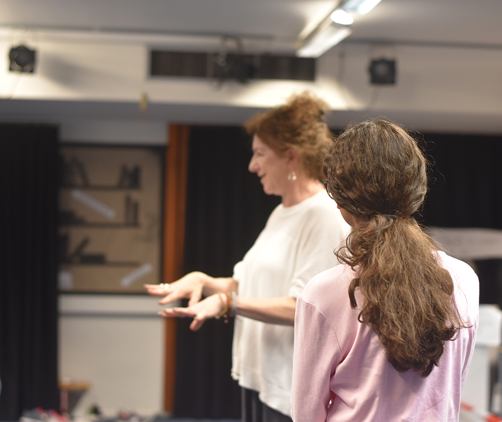 ishthehaguenl's tweet photo. Yesterday, theatre star, Kim Ismay gave an intimate Les Miserables workshop to staff & students, teaching them the power of moving as a group. Thank you @kimismay! It was inspirational! #scenesfromISH #kimismay #lesmiserables #attheendoftheday #inspiredthespians #artsish https://t.co/TFdMRaHiaR