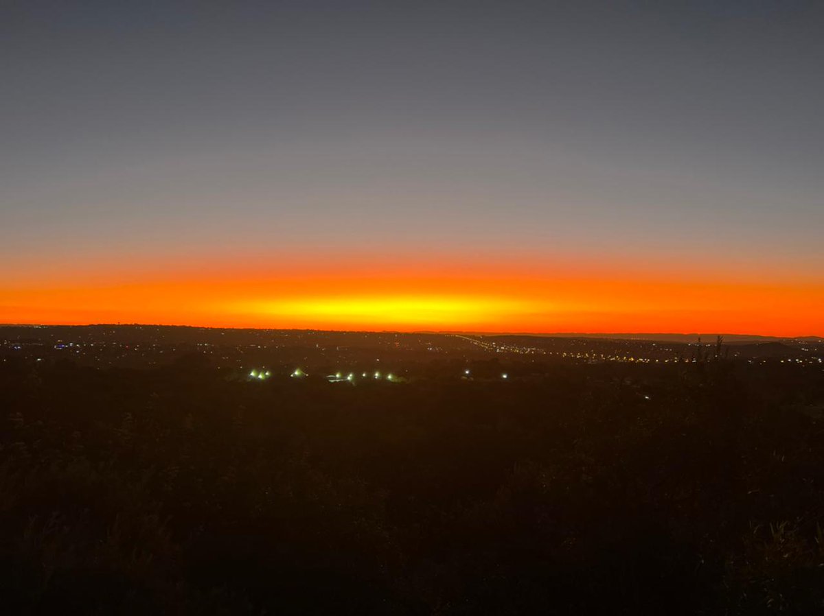 TheCountryClub6's tweet photo. What a sunset at the Woodmead Viewing Deck tonight! 🔥
📸: Michael Pretorius, CCJ Assistant Golf Director - Thank you for sharing the stunning moment! 

#CCJSunsets 
#EnrichYourLife https://t.co/mezxzzzc2N
