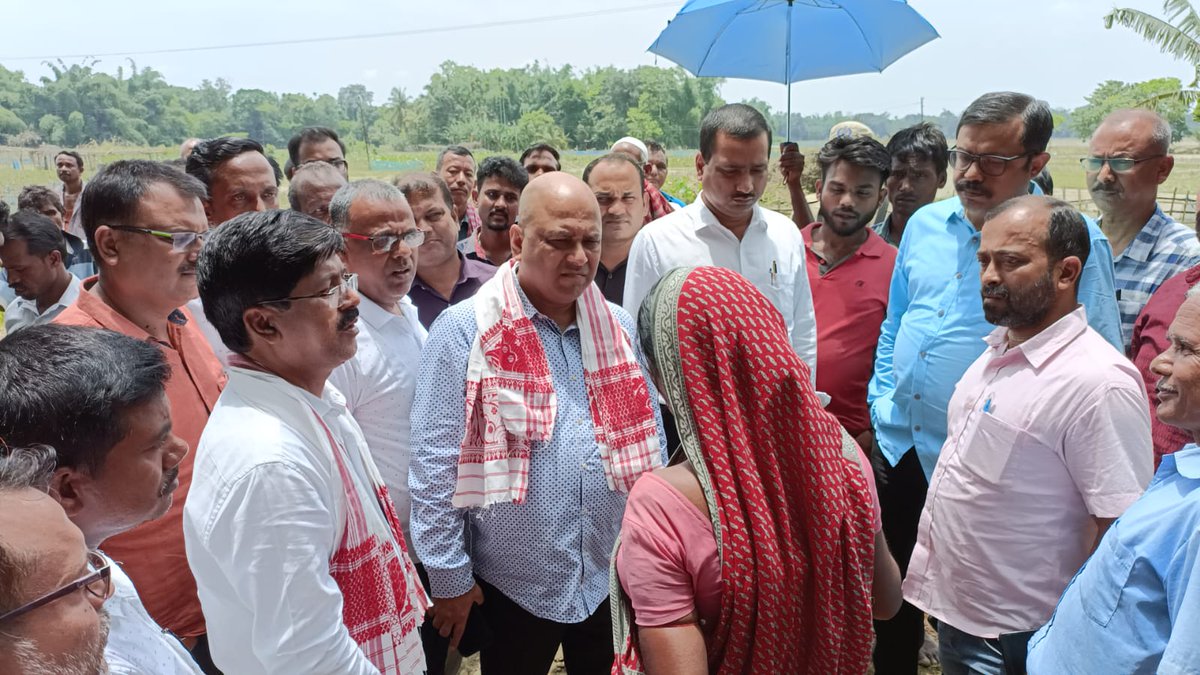 GopalKantiRoy3's tweet photo. DR RAJDEEP ROY SILCHAR MP ALONG WITH OTHER CACHAR  DIST BJP LEADERS VISITED FLOOD AFFECTED AREA OF GANGAPUR UNDER SONAI LAC
@TheAshokSinghal 
@drrajdeeproy1 https://t.co/vh7Lmy1iSA