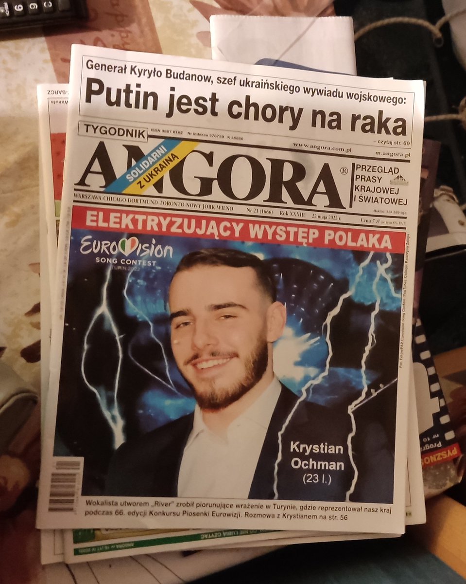 balkaniara's tweet photo. Przychodzę na działkę a tu ta słynna okładka "Putin jest chory na raka, elektryzujący występ Polaka" XDDDDD https://t.co/fd88KjPGCi