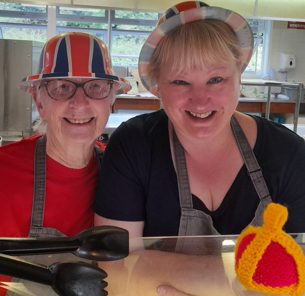 Kickstarting a week long of  jubilee celebrations with a traditional Roast Beef dinner and a fabulous decorated Victoria Sponge cake @thomasrusselljuniors today.... 
🇬🇧🇬🇧🇬🇧🇬🇧