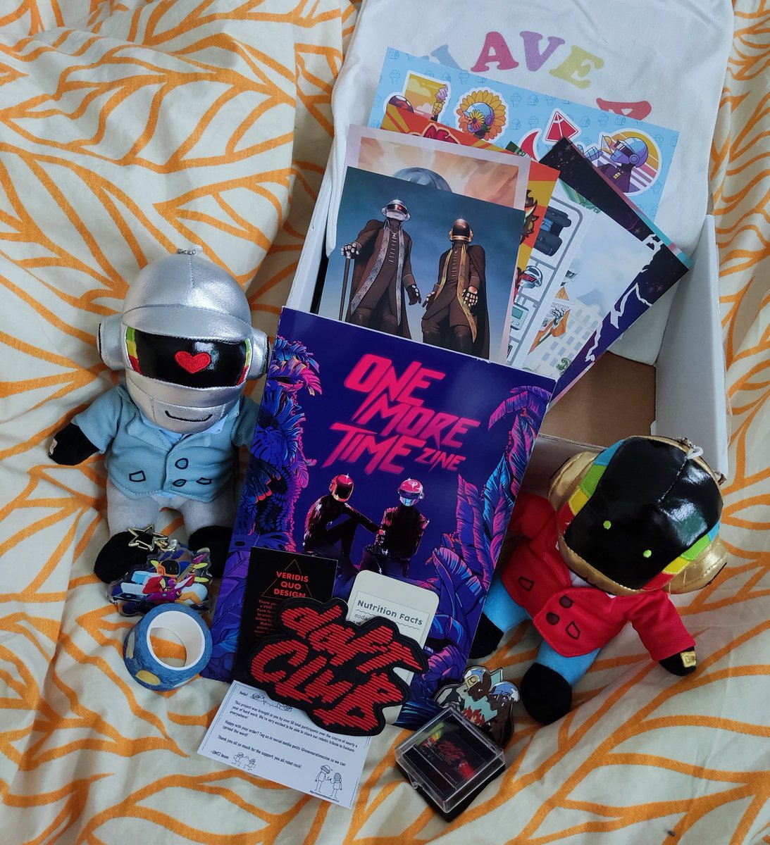 dapudirekt's tweet photo. everything arrived safely and beautifully thank u sm @onemoretimezine @VeridisQuoDzn @sodasprouts <3 https://t.co/HtNYjHXhNI