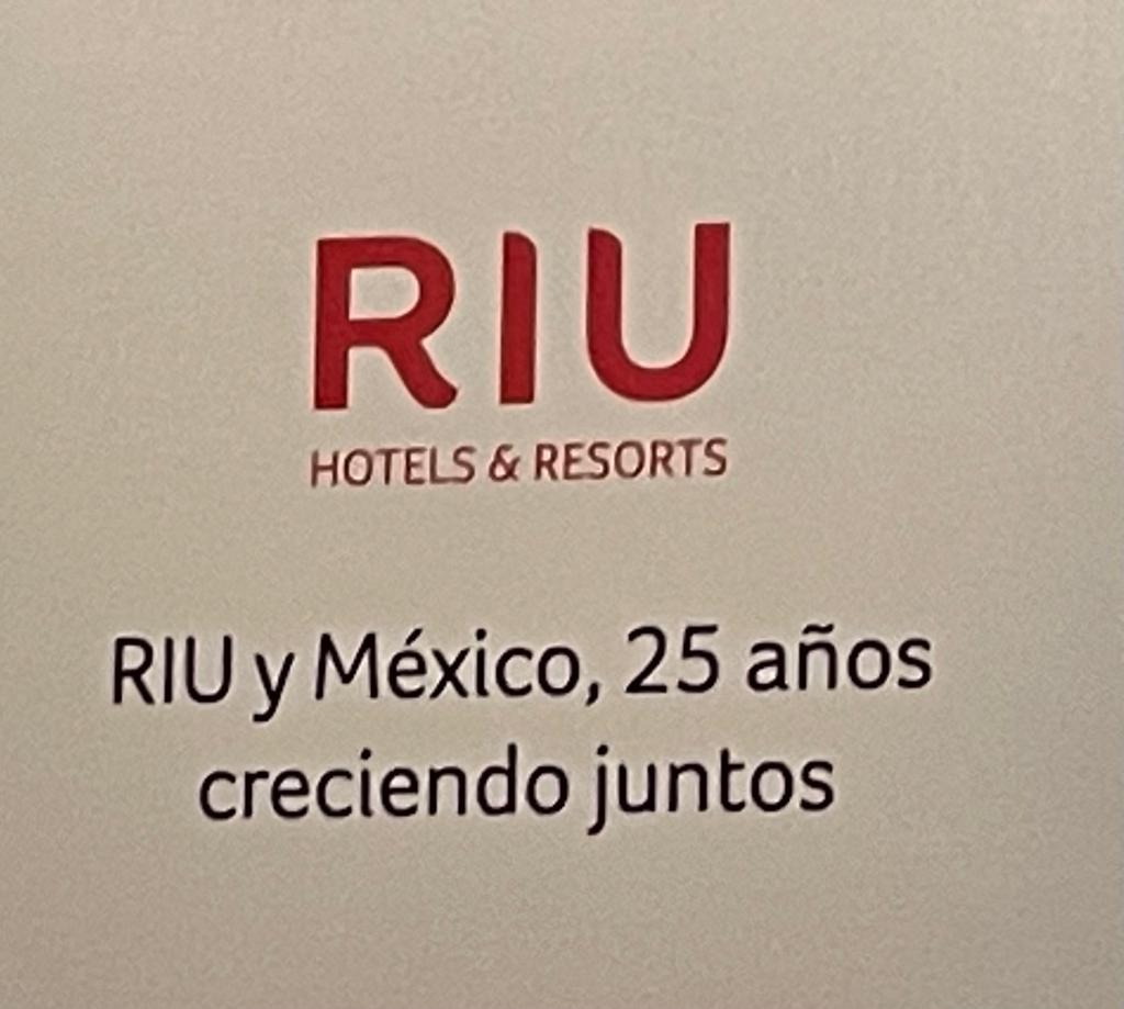 camescommx's tweet photo. La #Camescom felicita a @RiuHoteles por sus 25 años en #México, grupo hotelero con 12 mil habitaciones, un total de 20 hoteles y 9 mil colaboradores mexicanos a nivel global @SECTUR_mx @TorrucoTurismo 

¡Enhorabuena! 👏 #SocioCamescom

#TianguisTuristico2022 https://t.co/BUKm75wDTc