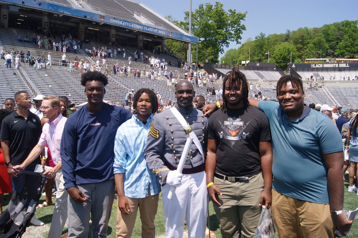 Roberts10I's tweet photo. Dear Black Man,

You did it, you earned it, you are strong, you are intelligent, you are hard-working, you are just getting started. Go out and breakdown more barriers. I love you and I am proud of you. 

The best to you,
The kid who believed https://t.co/EyPg9wIesH