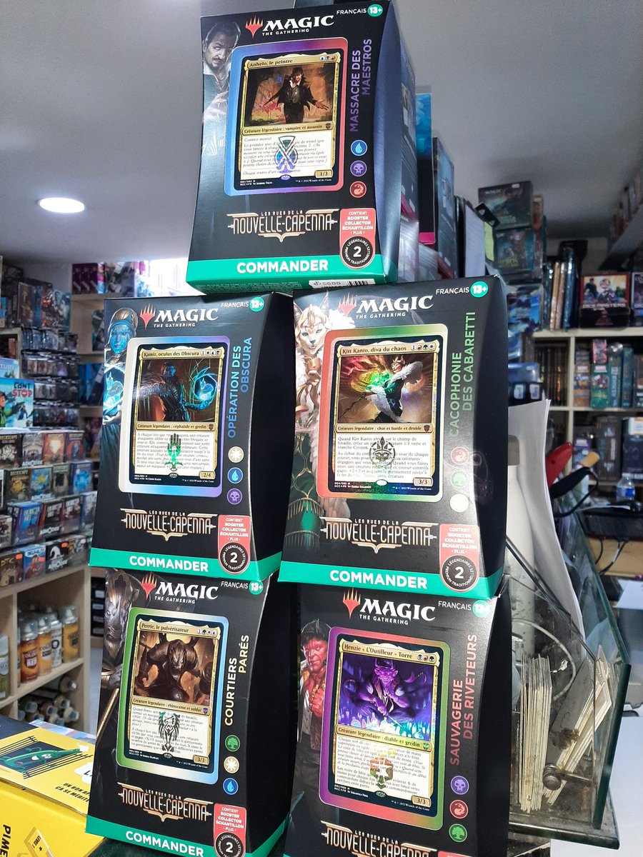 Après une petite période de rupture, les nouveaux decks commander sont de retour à La Crypte !