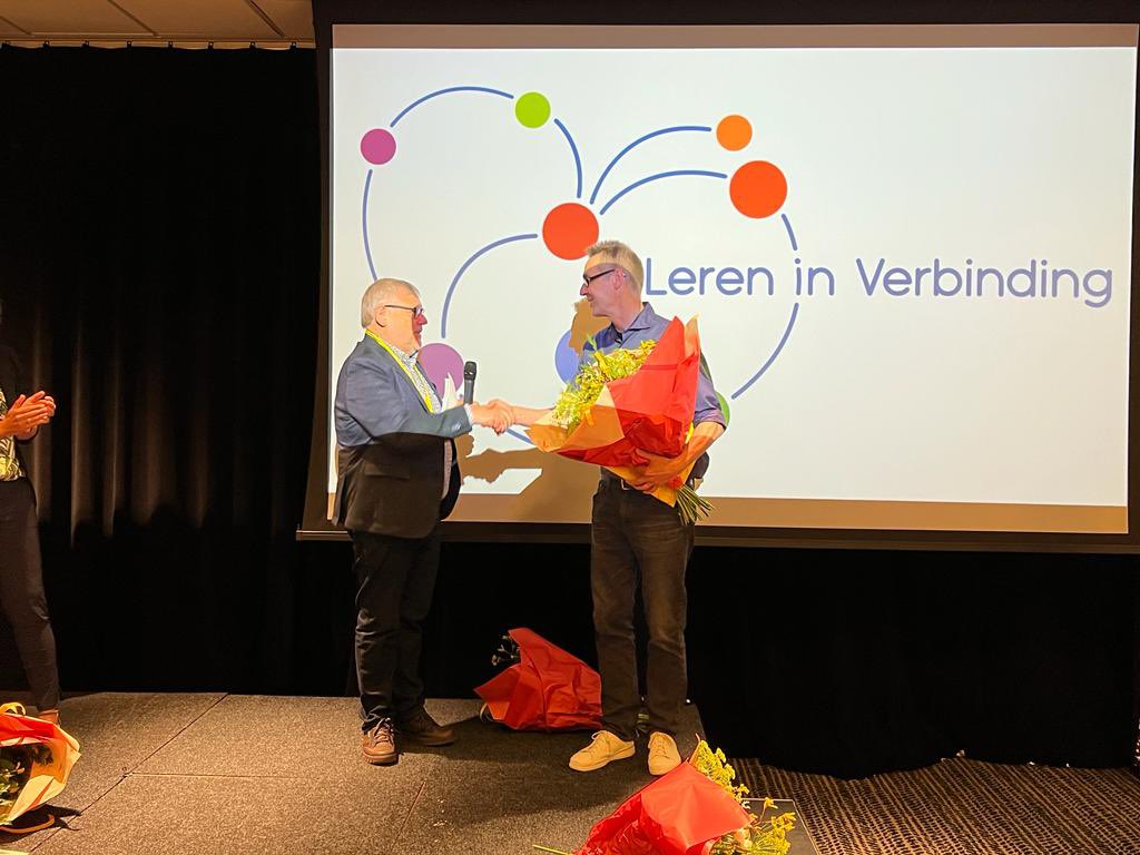 Het zit erop! Twee prachtige dagen met <a href="/ottoscharmer1/">Otto Scharmer</a> waarbij we zowel vanuit de theorie als vanuit de ervaring konden zien wat #theorieU22 voor ons als deelnemers betekent. Dank aan allen die er waren! @JanJutten <a href="/M_vd_Klooster/">Marjolein Klooster</a> <a href="/nl_truus/">TruusNL</a> <a href="/CorrinneDekker/">Corrinne Dekker</a>