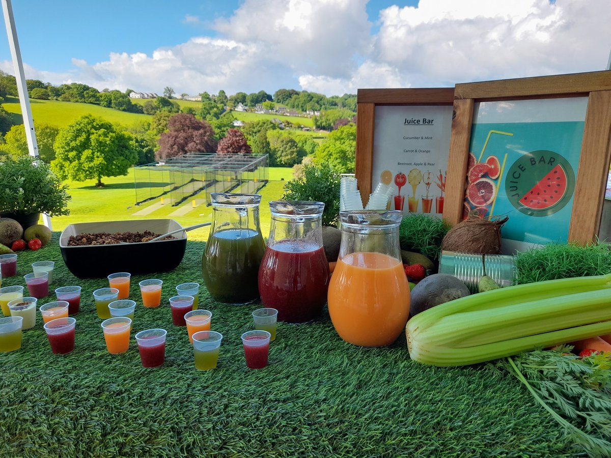 peryer's tweet photo. @Mount_Kelly pupils got treated to a fresh juice and smoothie bar today #freshisbest @Thomas_Franks_ https://t.co/bouB0LGbok