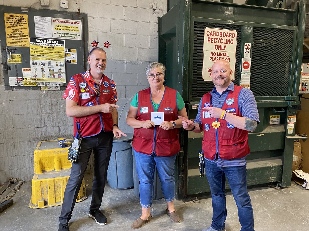 Recognizing Leesa for her outstanding work in receiving. She is a mentor and a true business owner of the process! Thanks for all you do Leesa #R1MemorialDay ⁦<a href="/steveyoung456/">Steve Young</a>⁩ ⁦<a href="/BenitoKomadina/">Benito.Komadina@Lowes</a>⁩ ⁦@GotoLowes⁩