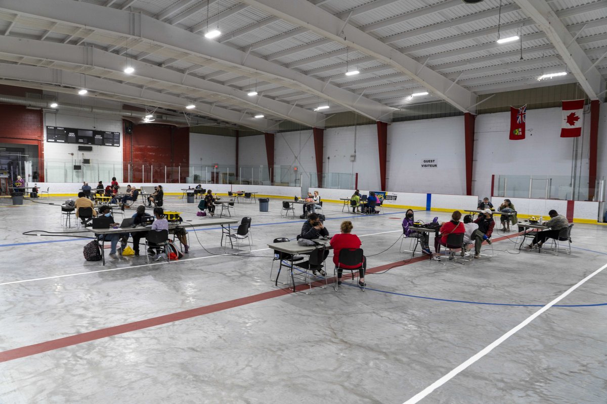 ottawacity's tweet photo. REMINDER #OttCity: reception centres have been set up throughout Ottawa for residents to access power and amenities like washrooms &amp; showers. They are open today until 10 pm.
Find locations &amp; other important info, such as safety tips after the storm, here: https://t.co/4xIX9wWm4o https://t.co/VwLC0Hrrsz