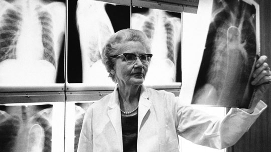conqueringchd's tweet photo. Happy Birthday to Dr. Helen Taussig! One of the early pioneers of pediatric cardiac medicine, Taussig was instrumental in developing the BTT shunt, a surgical process still used today to save thousands of infant lives. https://t.co/PWcEbpV2DX