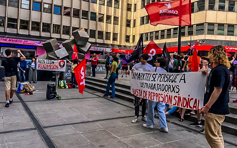 AccionCgt's tweet photo. A. SINDICAL | Esta mañana frente a los Juzgados en la concentración en apoyo a Alex León en su juicio exigiendo la readmisión en su puesto de trabajo

#AlexLeónReadmisión #RepresiónSindical https://t.co/tyBnLLDX6L