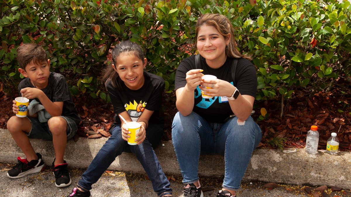 CalvaryFTL's tweet photo. Saturday's #LoveYourNeighbor Outreach was so much fun! 😊
Over 30 of you volunteered to love on 25 kids and their families at @KidsInDistress.
In addition to all the fun activities, volunteers were able to help renovate one of the homes.
#LoveSFL #LYN #CalvaryFTL https://t.co/31A2p10K9S