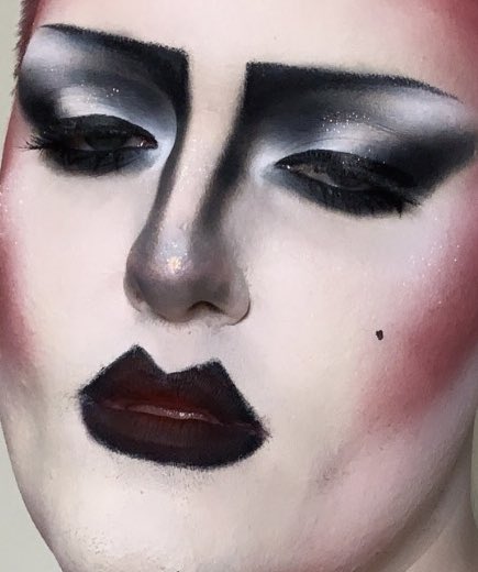 SterlingTull's tweet photo. Siouxsie Who? Siouxsie Sioux #queerart #drag #queermakeup https://t.co/EmH06tUUii